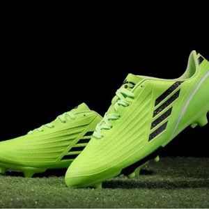 NWT. Size 8.5 TOLLN Men Firm Ground Outdoor
Soccer Cleats Football Shoes.